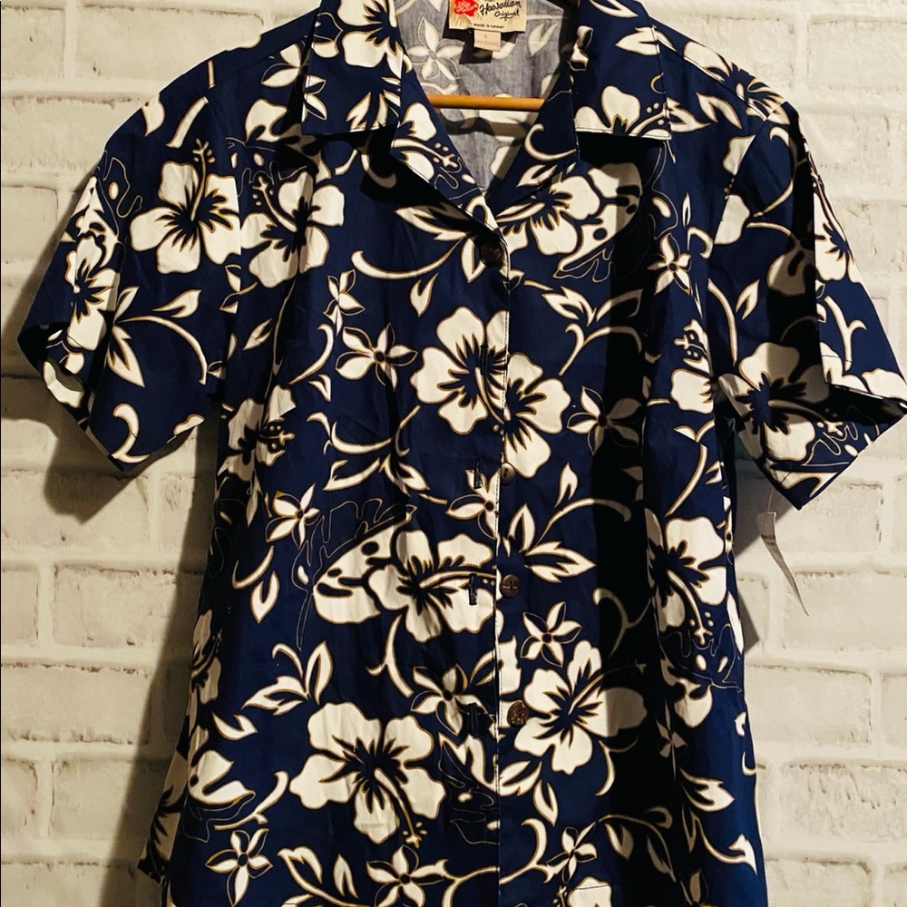 NWT Hilo Hattie size large Navy